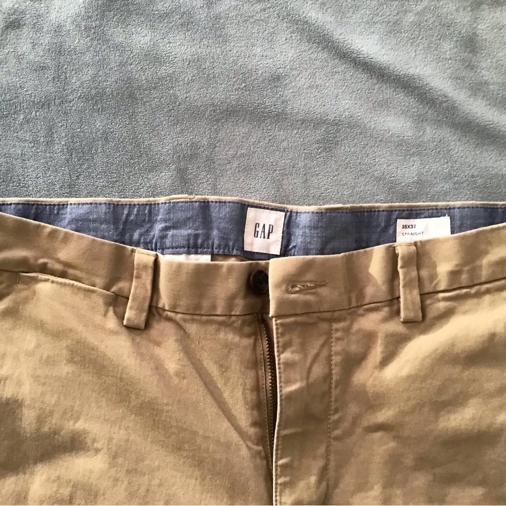 Gap Men’s Straight leg Khaki Pants  (35x32) light tan